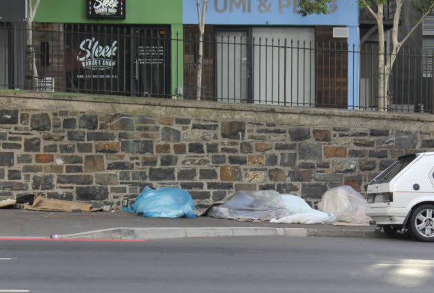 berall Obdachlose auf den Brgersteigen der Stadt