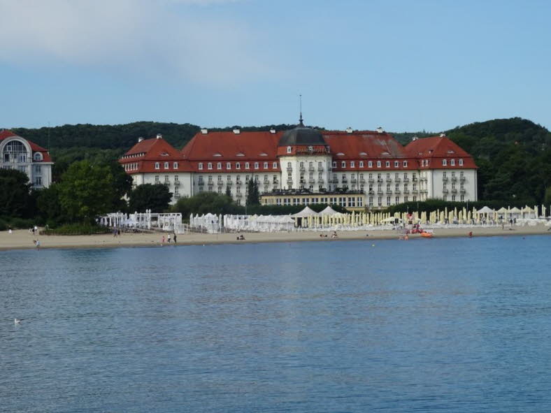  Vorplatz vor dem historischen Grand Hotel in Sopot , einem weltber�hmten Seebad an der polnischen Ostseek�ste.