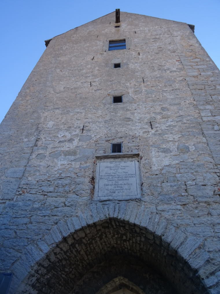  Der Turm sch�tzte einen wichtigen Durchgang der Landmauer. Mit einer urspr�nglichen H�he von rund 17 Metern bot er eine strategisch hervorragende Aussicht �ber das Umland.