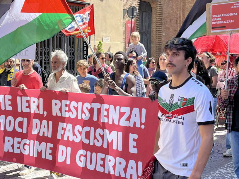 Vergleichende Einordnung: Italien vs. Deutschland: Ikonografie, politische Kultur und Protest�sthetik: 1. Erinnerungskultur: Resistenza vs. Widerstand.  Italien: Der 25. April (�Festa della Liberazione�) ist ein lebendiger, politisierter Feiertag. Antifas