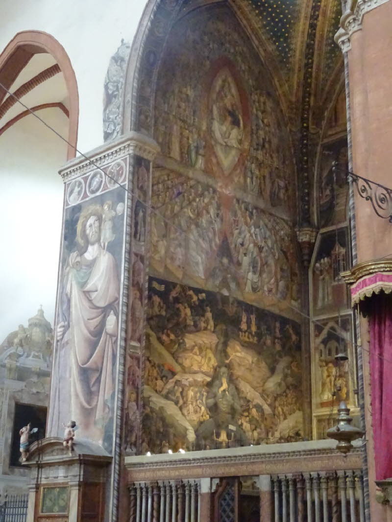Das Fresko in deinem Foto ist nicht Michelangelos �J�ngstes Gericht�, sondern geh�rt stilistisch und ikonografisch eindeutig zur toskanischen Fr�hrenaissance. Die Komposition, die Architektur und die Randfiguren sprechen stark f�r ein Werk aus dem Umfeld 