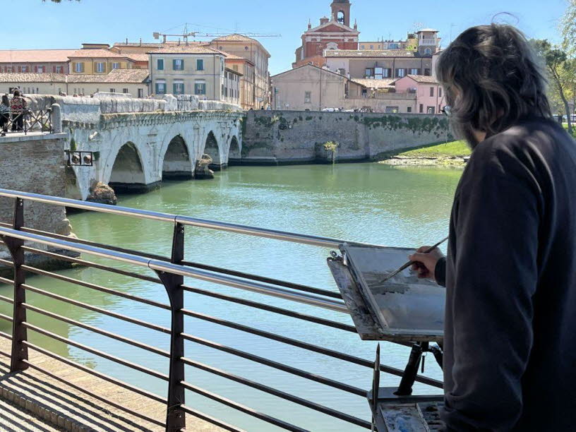 Das Bild zeigt die Ponte di Tiberio (Tiberiusbr�cke) in Rimini, Italien. Historischer Hintergrund: Die antike r�mische Br�cke wurde im Jahr 14 n. Chr. unter Kaiser Augustus begonnen und im Jahr 21 n. Chr. von Tiberius fertiggestellt. Fluss: Die Br�cke �be