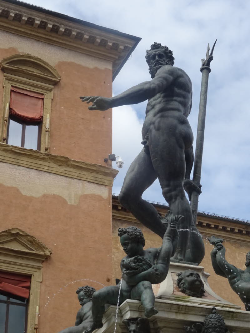 Kunsthistorische Interpretation der Fontana del Nettuno in Bologna (Giambologna, 1563�1566) Kurzfazit: Die Fontana del Nettuno ist ein Manifest der Machtinszenierung der fr�hen Neuzeit: ein politisches Symbol, ein Meisterwerk manieristischer Skulptur und 