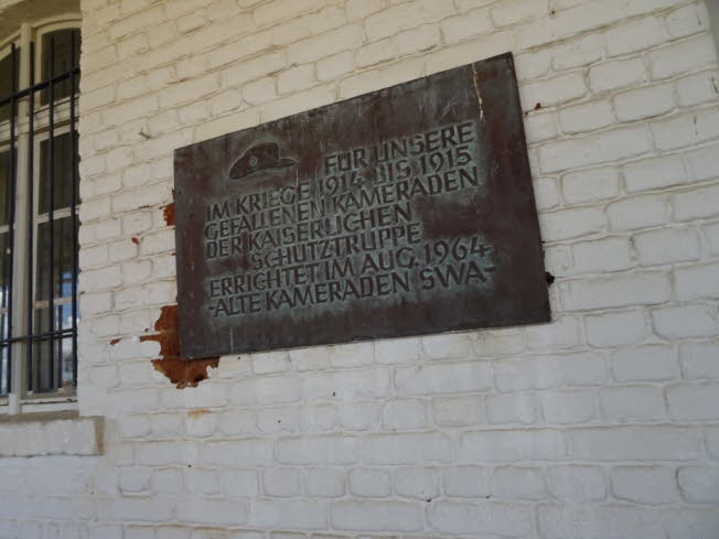 Schutztruppendenkmal: Die Hinterlassenschaften des Kolonialismus sind weltweit bis in die Gegenwart stark zu spren. Gesellschaften im Postkolonialismus kmpfen weiterhin mit der ungleichen Verteilung von Land und Reichtum, die aus jahrzehntelanger system
