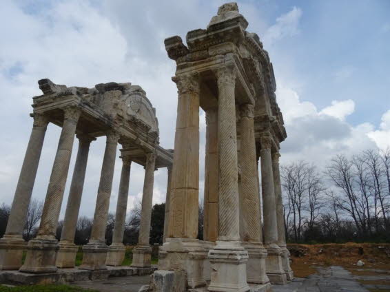 2026 03  Tetrapylon von Aphrodisias
