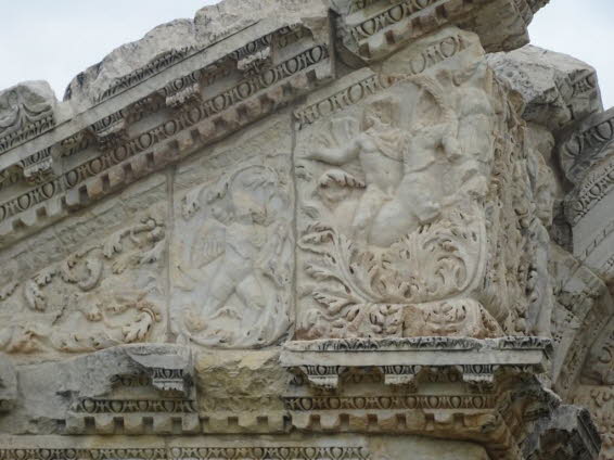 2026 03 Tetrapylon von Aphrodisias repr�sentativer Eingang zu einem heiligen Vorplatz des Aphrodite-Tempels
