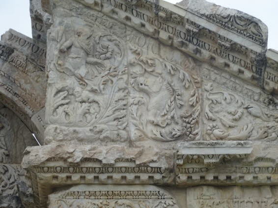 2026 Tetrapylon von Aphrodisias