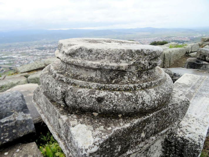 �berreste einer antiken S�ulenbasis