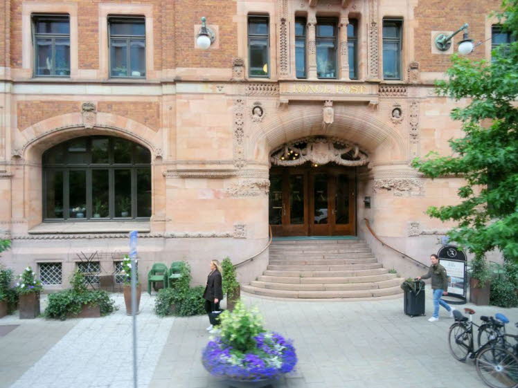 Das Bild zeigt den Eingang des ehemaligen Centralposthuset (Hauptpostamtes) in Stockholm, Schweden. Das historische Geb�ude wurde im sp�ten 19. Jahrhundert erbaut und ist heute unter anderem als Veranstaltungs- und Konferenzzentrum ("7A Posthuset") bekann