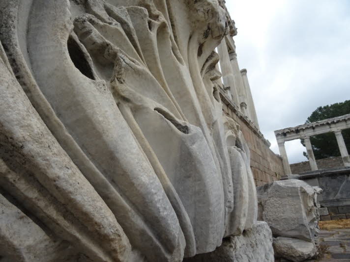 Ruinen des Trajaneums in Pergamon