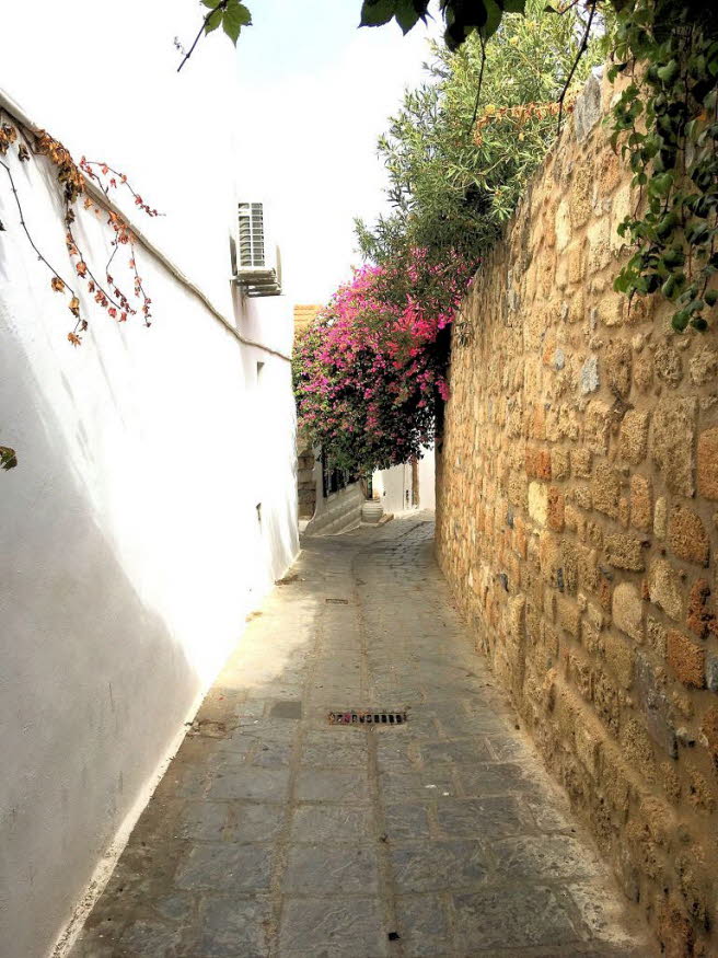 Der Weg zur Akropolis ist gut ausgeschildert