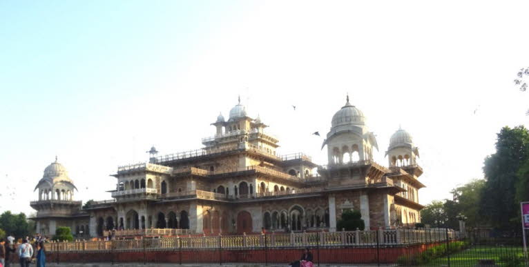 Albert Hall Museum, Jaipur: Das abgebildete Geb�ude ist das Albert Hall Museum, das �lteste Museum des Bundesstaates Rajasthan in Indien.