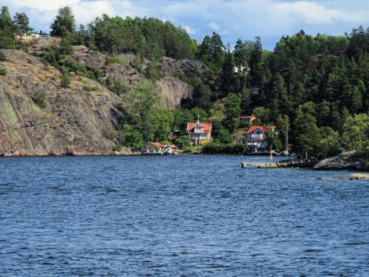 Die Aufnahme zeigt die malerische K�stenlinie im Naturschutzgebiet Nyckelviken in Nacka, �stlich von Stockholm. Die Gegend ist bekannt f�r ihre h�geligen Felslandschaften und tiefen W�lder.