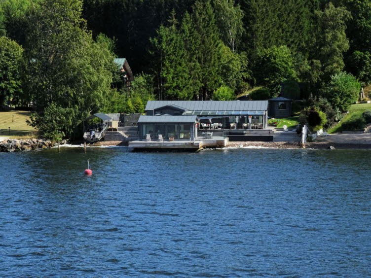 Die Insel auf dem Bild ist Skaistrand, ein landschaftlich reizvoller Ort im Sch�rengarten vor Stockholm in Schweden. 