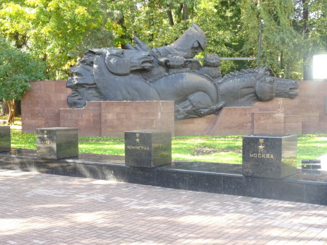 Kriegs-Denkmal in Panfilov-Park Almaty 