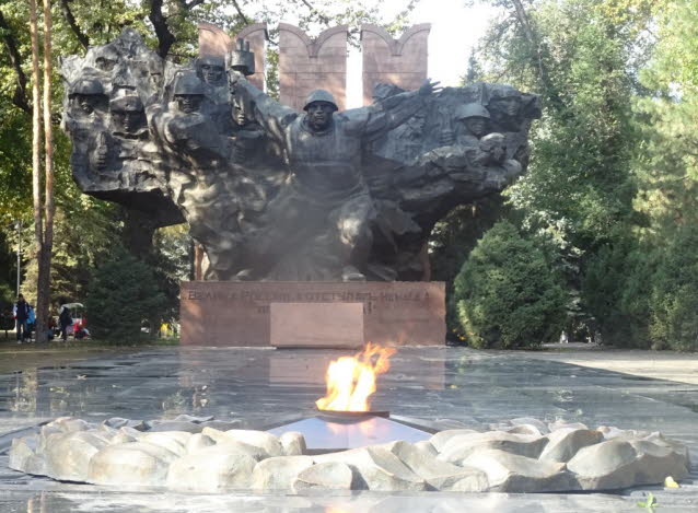 Kriegs-Denkmal in Panfilov-Park Almaty 
