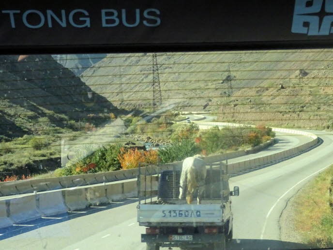 Die Fahrt zum Issyk-Kul fhrt durch Schluchten