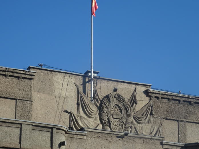 Von 1926 bis 1991 hie die Stadt nach Michail Wassiljewitsch Frunse. Frunse war whrend der Februarrevolution 1917 in Ruland Anfhrer der Bolschewiki in Minsk. Anschlieend stand er an der Spitze des Sowjets in Weirussland. Nach dem Beginn der Oktoberre