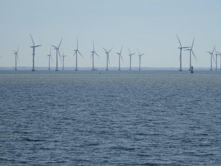 Das Bild zeigt den weltbekannten Offshore-Windpark Middelgrunden, der sich in der Meerenge �resund etwa 3,5 Kilometer vor der K�ste von Kopenhagen befindet.