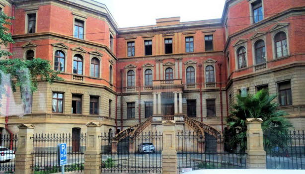 Justizpalast am Church Square, auf dem auch das Krger-Denkmal steht. Die Gauteng Division of the High Court of South Africa (afrikaans Hooggeregshof van Suid-Afrika, Gauteng Afdeleing;  pedi Kgoro Tshekelo Kgolo ya Afrika Borwa, Seleteng sa Gauteng) mit 

