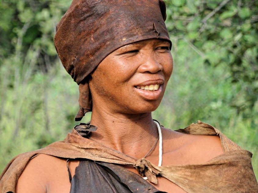 Im Jahr 1904, nach dem Krieg gegen die Herero, fhrte die deutsche Schutztruppe im Gebiet der damaligen Kolonie Deutsch-Sdwestafrika (dem heutigen Namibia) hnliche Manahmen gegen die San durch. In Botswana fand zwar keine systematische Verfolgung der S