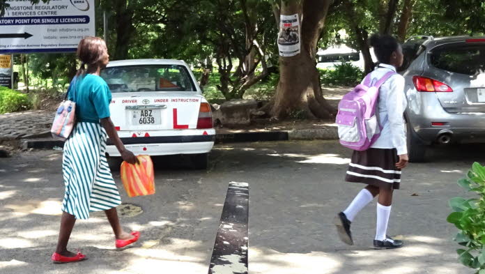 In Sambia ist die Sterberate hoch, insbesondere fr Kinder. Viele Menschen infizieren sich mit HIV, was die Sterberate weiter erhht. Sterberate fr Erwachsene: 2022 lag die Sterberate fr Frauen in Sambia bei 242,38 pro 1.000 erwachsenen Frauen. 2022 lag