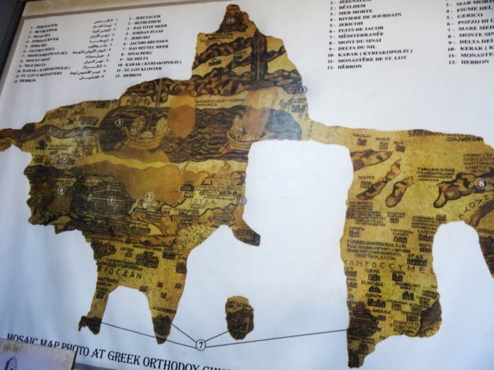 Das Bild zeigt die Mosaikkarte von Madaba, das �lteste erhaltene Original der kartografischen Darstellung des Heiligen Landes. Das Mosaik befindet sich in der griechisch-orthodoxen Kirche St. Georg in Madaba, Jordanien. Es stammt aus dem 6. Jahrhundert n.