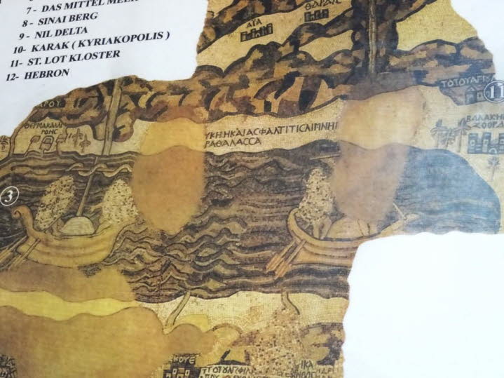 Die Originalkarte ist ein Bodenmosaik in der griechisch-orthodoxen St.-Georgs-Kirche in Madaba, Jordanien. 
