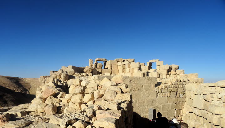 Die Burg wurde 1115 von Balduin I. von Jerusalem erbaut und war strategisch wichtig, da sie die Handelswege und Pilgerrouten zwischen �gypten und Syrien kontrollierte. 