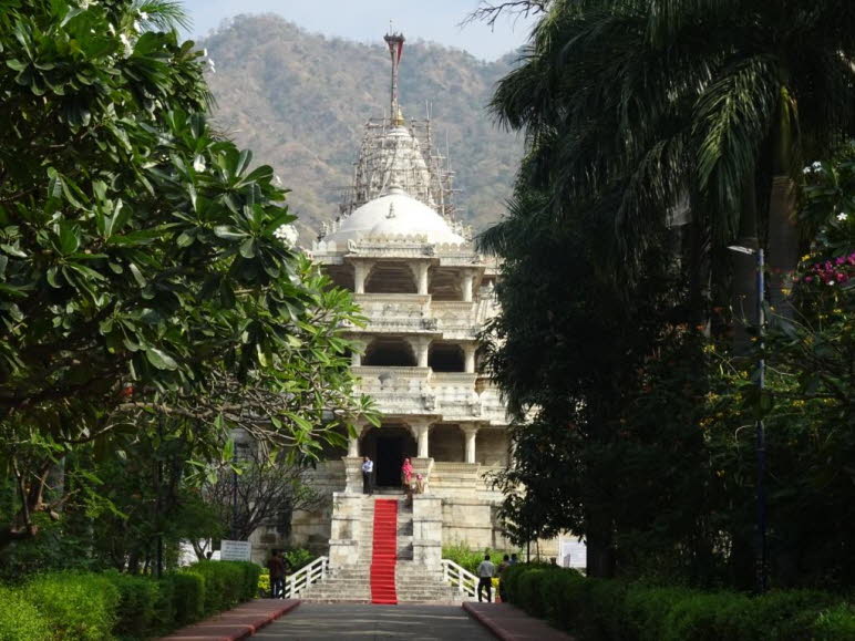 Im indischen Bundesstaat Rajasthan ist der Adinath-Tempel von Ranakpur einer der wichtigsten Jain-Tempel des Subkontinents.