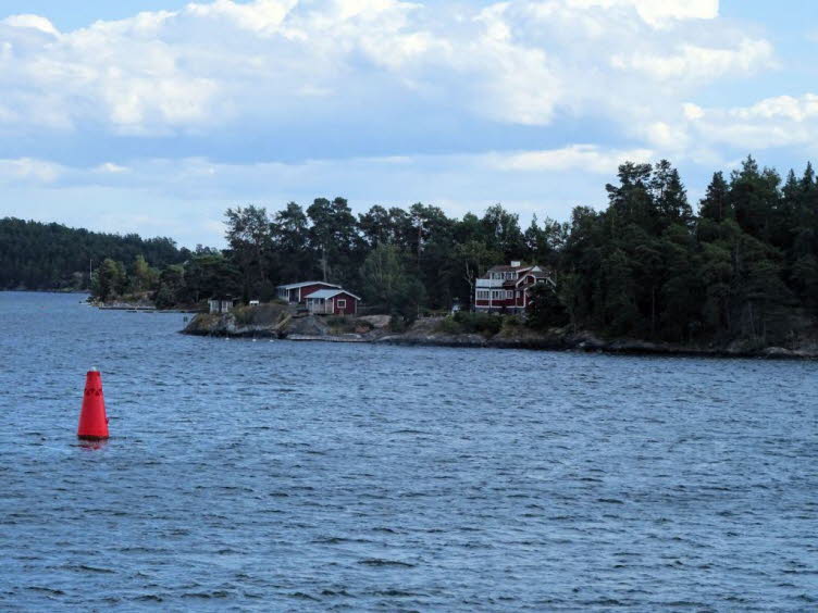 Das Bild zeigt eine typische Landschaft im Stockholmer Sch�rengarten (Stockholms sk�rg�rd) in Schweden