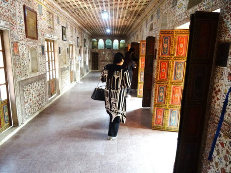 Das Bild zeigt einen Innenkorridor im Junagarh Fort