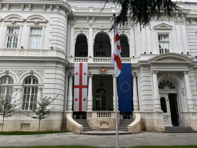 Der Orbeliani Palast:Die offizielle Residenz des georgischen Prsidenten ist der Orbeliani-Palast (Georgisch: ?????????? ???????) oder die Atoneli-Residenz (Georgisch: ???????? ??????). Es liegt an der Atoneli Street in der Innenstadt von Tiflis. Elizabetc