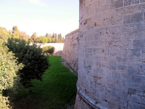Ein 21 Meter breiter Wallgraben umschliet die Altstadt 