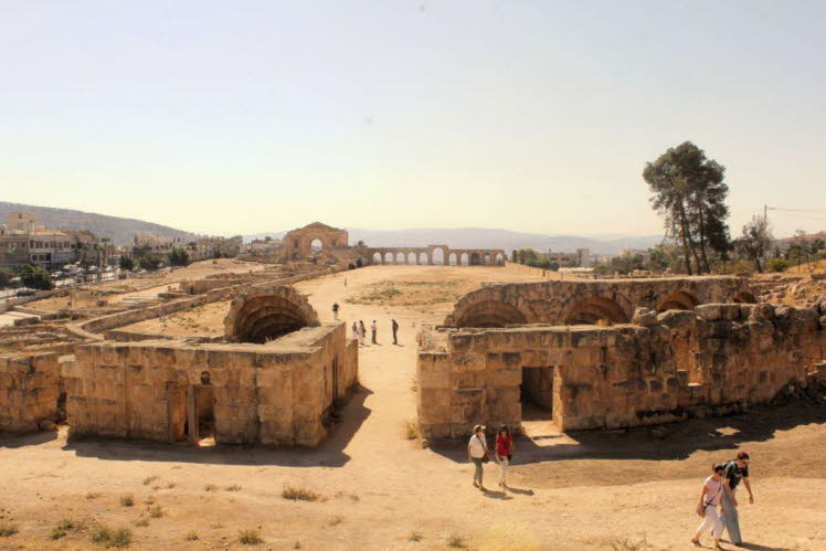 Ruinen des Artemis-Tempels in Jerash, Jordanien. Der Tempel war der Schutzg�ttin der antiken Stadt Gerasa gewidmet. Der Tempel wurde im 2. Jahrhundert n. Chr. w�hrend der r�mischen �ra erbaut. Er war das gr��te und aufwendigste Geb�ude der Stadt. Urspr�ng