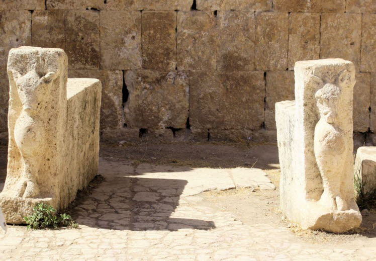 Diese Skulpturen stammen aus den r�mischen Ruinen von Gerasa in Jerash