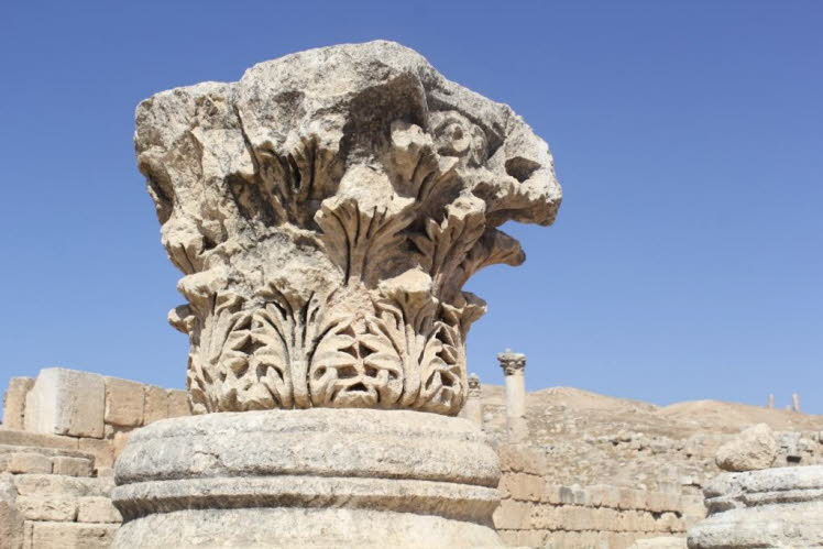 korinthisches Kapitell mit Akanthusbl�ttern aus der antiken r�mischen Stadt Gerasa