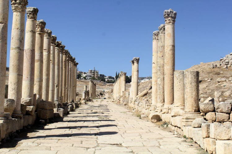 Decumanus, eine der S�ulenstra�en in der antiken r�mischen Stadt Jerash