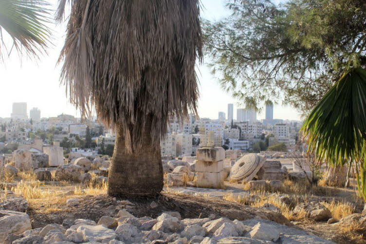 Prominente Ruinen des Herkules-Tempels, einer byzantinischen Kirche und des Umayyaden-Palastes 