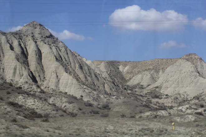 Nationale und ethnische Konflikte nach dem Zerfall der UdSSR: Bereits im Februar 1988 kam es in Bergkarabach zu einem Konflikt zwischen armenischen und aserbaidschanischen Volksgruppen in der UdSSR. Zusammenste, Vertreibungen und Pogrome, bei denen Hund