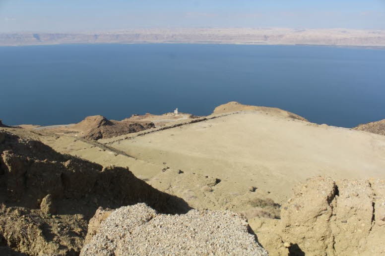Ansicht des Toten Meeres und der umliegenden jud�ischen W�stenlandschaft, von der Festung Masada aus. Das Tote Meer ist ein abflussloser Salzsee, der f�r seinen extrem hohen Salzgehalt bekannt ist. Mit einer Oberfl�che von �ber 430 Metern unter dem Meeres