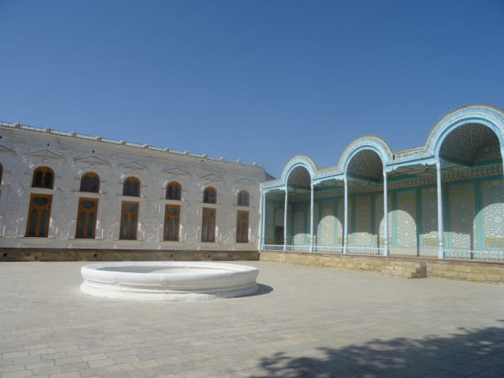 Sitorai Mohi Xosa ist ein Schloss in der usbekischen Stadt Buxoro, das dem letzten Emir von Buxoro als Sommerresidenz diente.