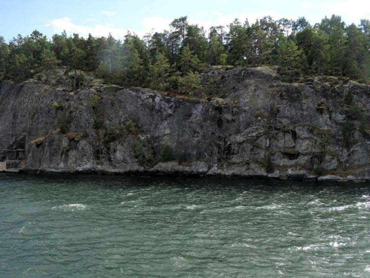 Solche Landschaften sind durch tiefes Wasser direkt an der Felskante und eine vielf�ltige Inselwelt gekennzeichnet