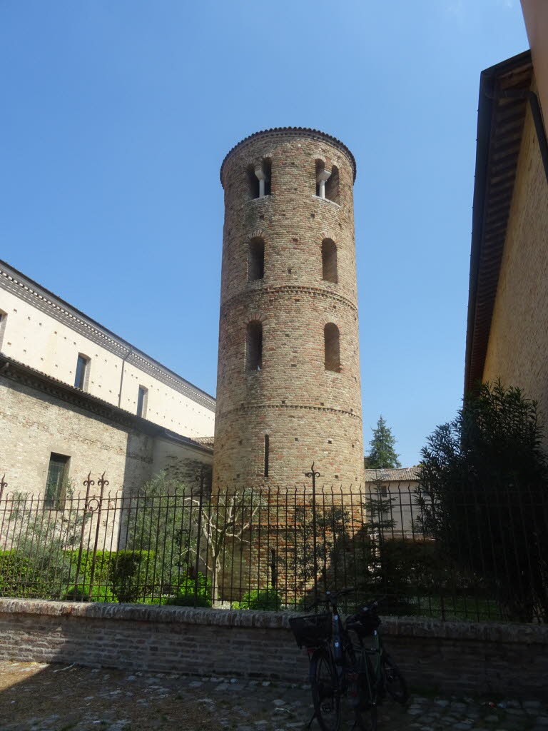 Campanile der Basilika Sant'Apollinare Nuovo in Ravenna