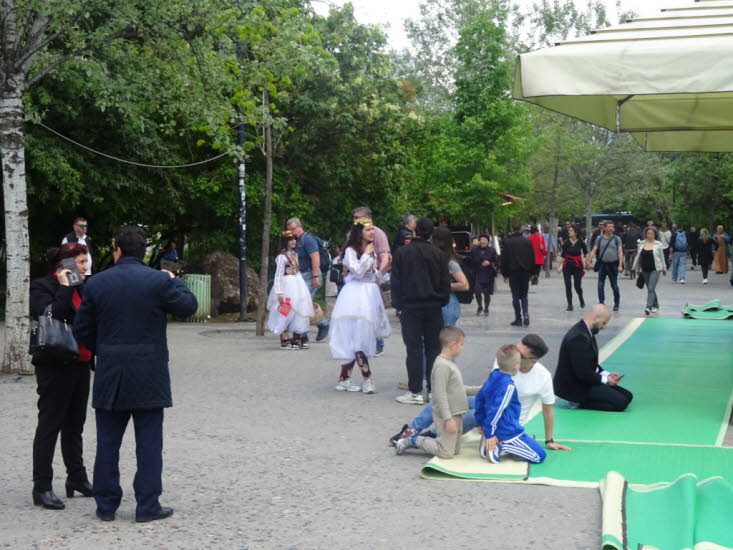 Das Freitagsgebet vor der Groen Moschee von Tirana